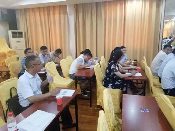 江淮电机员工积极参加两化融合管理体系内审员培训班。 